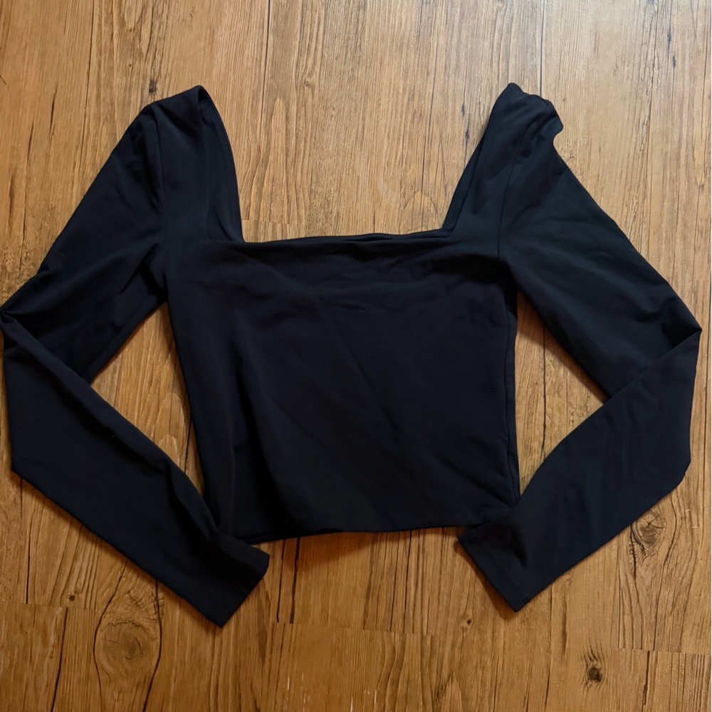 Aritzia Black long sleeve contour square neck top in size S  #contour